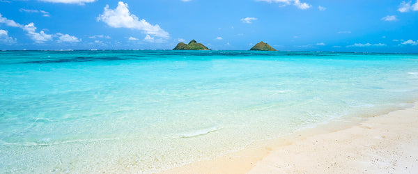 Tropical water on Lanikai Beach in Oahu Hawaii. 